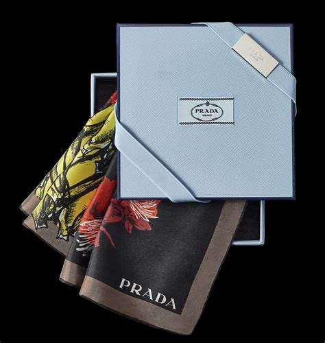 stola di volpe prada|Foulard Prada in Volpe Nero .